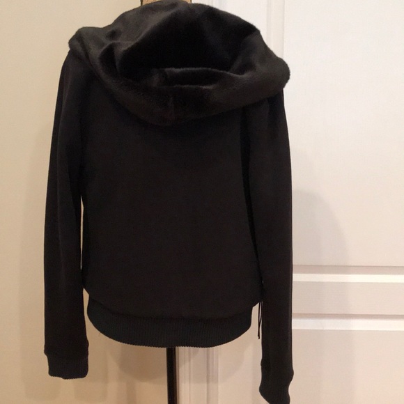 black jacket - Picture 3 of 8